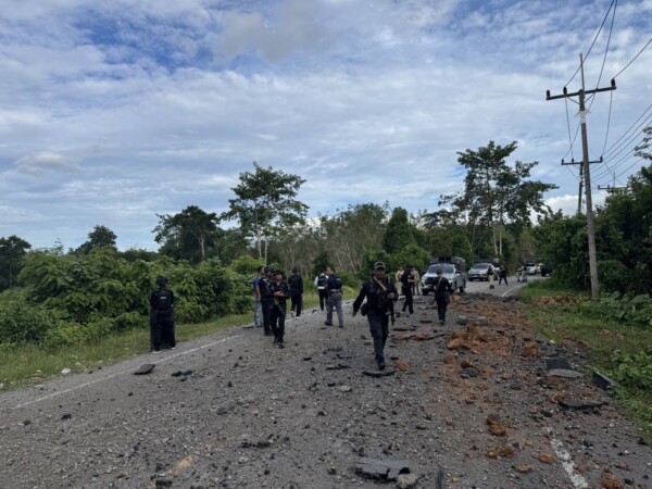 นราธิวาส โจรใต้วางระเบิดรถยนต์ อส.ชคต.เรียง ตาย1รถยนต์เสียหายยับ