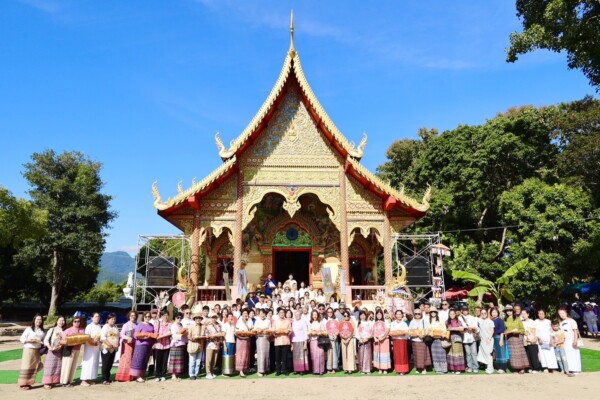 ดร.ขจิตพันธ์ สุวรรณสิริภักดิ์ ผู้อำนวยการโรงเรียนสตรีวิทยา เป็นประธานทอดกฐินสามัคคี ณ วัดแม่แวน จังหวัดเชียงใหม่