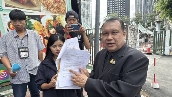 “สนธิญา” บุกร้อง “บิ๊กเต่า” ตรวจสอบ “มูลนิธิกันจอมพลังช่วยสู้” ปมโควต้าสลากฯ 2 แสนใบ-เงินบริจาค 200 ล้านบาท ชี้ต้องโปร่งใสไม่เลือกปฏิบัติ