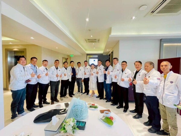 “ยุบสภาเปลี่ยนม้ากลางศึก แก้รัฐธรรมนูญแห้ว กลุ่มอดีตว่าที่ สว.เที่ยงธรรม ภปน. เนื้อหอม พรรคดังรุมจีบ แต่ยังขอรอดูจังหวะ”