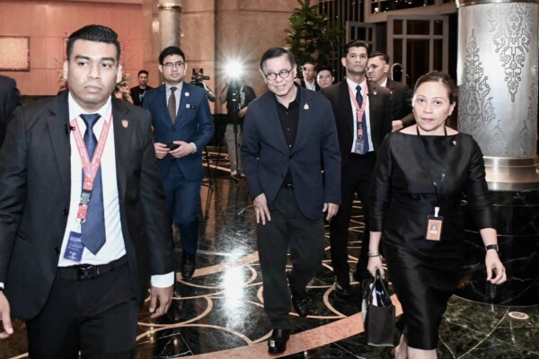 อาเซียนถกเดือดแต่ไม่จบ ไทย–เขมร ‘ไร้ดีลหยุดยิง’ ไทยย้ำ 3 เงื่อนไขก่อนคืนโต๊ะสันติภาพ