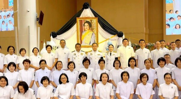 ปทุมธานี ผวจ.นำพสกนิกรบำเพ็ญกุศล 100 วัน น้อมรำลึกพระมหากรุณาธิคุณ พระพันปีหลวง ณ วัดพระธรรมกาย