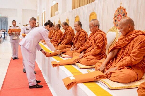 อุบลฯ จัดพิธีรวมพลังทางศาสนาแห่งความภักดี01