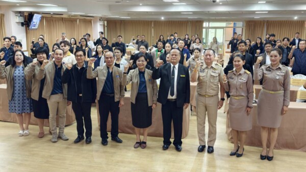 “ศรีสะเกษ” มรภ.ศรีสะเกษ จัดอบรมเสริมเขี้ยวเล็บนักจัดการข้อมูลระบบ SES “Sisaket Equity System : ศรีสะเกษสุขเสมอกัน” เดินหน้าโครงการการวิจัยและนวัตกรรมเพื่อยกระดับแพลตฟอร์มขจัดความยากจนอย่างยั่งยืน