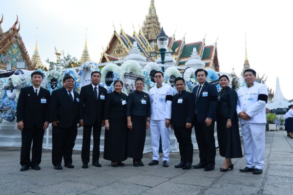 มูลนิธิป่อเต็กตึ๊ง ร่วมวางพวงมาลาถวายราชสักการะ และเป็นเจ้าภาพพระพิธีธรรมสวดพระอภิธรรมพระบรมศพสมเด็จพระนางเจ้าสิริกิติ์ พระบรมราชินีนาถ พระบรมราชชนนีพันปีหลวง ณ พระที่นั่งดุสิตมหาปราสาท ในพระบรมมหาราชวัง