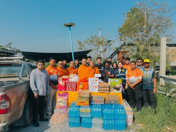 นครปฐม-คุณพระช่วย คณะสงฆ์นครปฐม มอบเงิน สิ่งของ ช่วยเหลือ ผู้ประสบเหตุอัคคีภัย