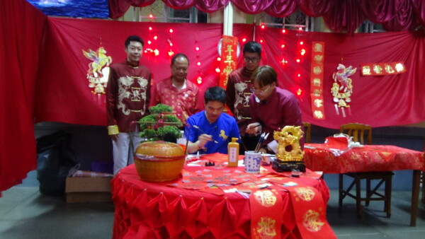 อ่างทอง ยิ่งใหญ่ตระการตากับงานประเพณีไหว้หลวงพ่อนุ่ม สืบสานวัฒนธรรมไทย-จีน กินขนมชมตลาด