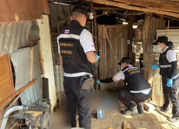 สลด! ลูกเลี้ยง ใช้ค้อนทุบหัวพ่อเลี้ยงดับคากระท่อมนา ที่จ.อุบลราชธานี