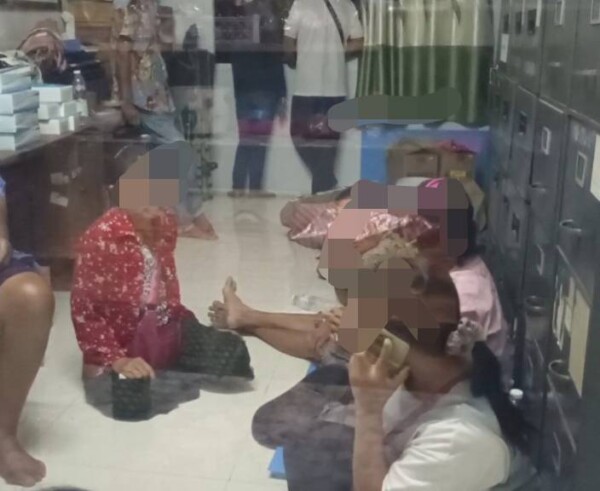 จ.ชัยภูมิ ชัยภูมิ///ตร.บุกจับเซียนพนันเบี้ยโบกกว่า 21 ราย ส่งดำเนินคดีแน่นห้องขัง