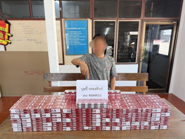 ตร.สังขละบุรี โชว์ผลงาน จับจริง รวบผู้ต้องหาพร้อมบุหรี่เถื่อน และแก๊งต่างด้าวชาวจีนลักลอบเข้าเมือง
