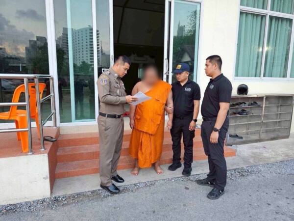 รวบ 2 พระมหาแสบวัดดังเจริญกรุง! ใช้ “เกม-เงิน” ล่อลวงสามเณรข่มขืนถ่ายคลิป เหยื่อพุ่งกว่า 30 ราย ผงะค้นกุฏิเจอทั้งเหล้า-ไพ่-ถุงยาง