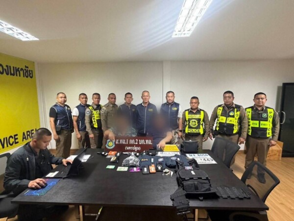 รวบ “ตำรวจเก๊” กร่างพระราม 2 ชักปืนขู่เพื่อนร่วมทาง ตรวจสอบประวัติพบแสบจัด-คดีติดตัวเพียบ!