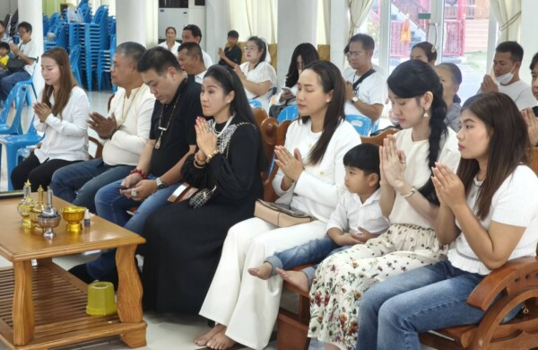 “มูลนิธิเทพ ศรียันตรา” ร่วมบำเพ็ญกุศลถวายเพลพระสงฆ์ ครบ 100 วัน “อาจารย์มังกร พันเศียร” ณ วัดกู้ จ.นนทบุรี