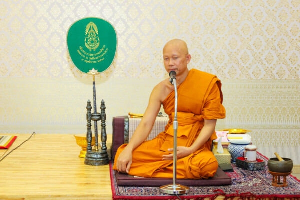 ท่านเจ้าคุณพระราชปัญญรังษี เจ้าคณะเขตบางกอกใหญ่อาวาสวัดชิโนรสารามวรวิหาร นำคณะสงฆ์และชาวพุทธตักบาตร-เวียนเทียนถวายเป็นพุทธบูชาเนื่องในวันมาฆบูชา