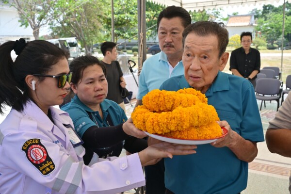 มูลนิธิป่อเต็กตึ๊ง เป็นตัวแทนบุตรหลาน ประกอบพิธีเซ่นไหว้ดวงวิญญาณไร้ญาติ เนื่องในเทศกาลเช็งเม้ง ประจำปี พ.ศ. 2569 ณ สุสานมูลนิธิป่อเต็กตึ๊ง จ.สมุทรสาคร และ สุสานมูลนิธิป่อเต็กตึ๊ง วัดดอนกุศล (สุสานเก่าของมูลนิธิฯ) เขตสาทร กรุงเทพฯ