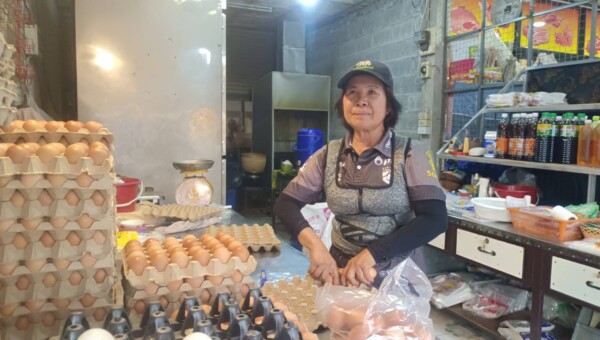 ชัยภูมิ///ชาวบ้านโอดเจอพิษน้ำมันแพงสินค้าขึ้นราคาวอนรัฐแร่งช่วยเหลือ