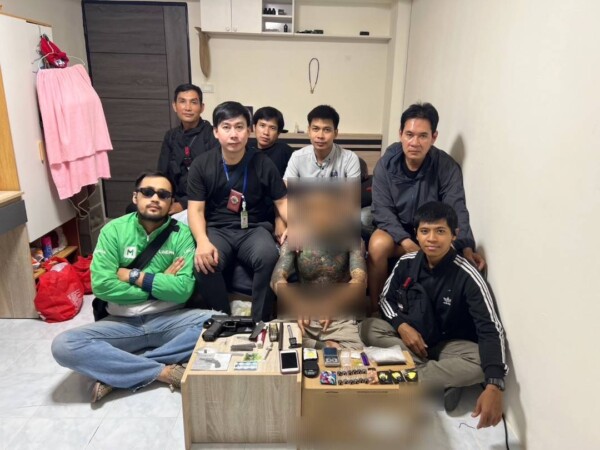 สืบนครบาลบุกคอนโดย่านบางกะปิ รวบหนุ่มวัย 22 ซุกยาไอซ์–เคตามีน พร้อมพอตเคและกระสุนปืนจำนวนมาก