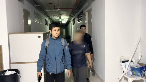 ไม่รอดคุก รวบสาวขายบัญชีม้าให้แก๊งคอลฯอ้างเป็นตำรวจซ้ำเติมเหยื่อถูกอายัดเงินตุ๋นเก็บค่าธรรมเนียม สูญเงินกว่าแสนบาท สารภาพได้ค่าเช่าบัญชี 500 บาท