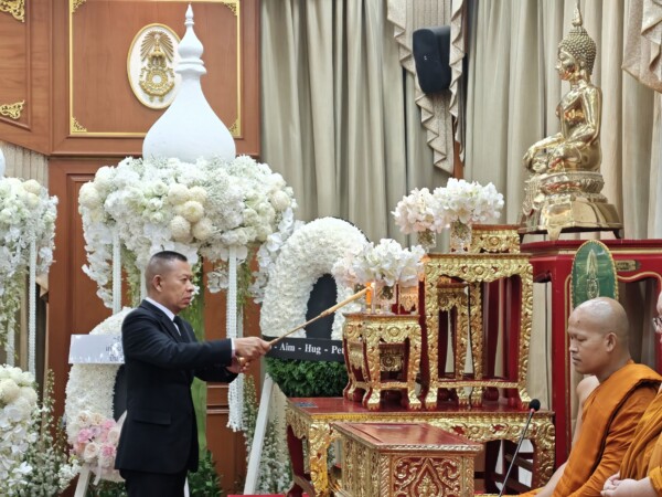 สายสัมพันธ์พี่น้องเหนียวแน่น! “บิ๊กโอ๋” พล.ต.อ.ธนายุตม์ รุดเป็นประธานสวดอภิธรรมมารดา “เสธ.ก้อง” รอง ผบ.พล.9 ท่ามกลางบรรยากาศสุดอาลัย ณ วัดโสมนัสฯ