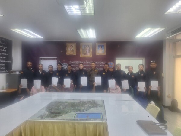 บุกทลายโรงเรียนนานาชาติเถื่อนย่านประเวศ! สนธิกำลังจับ 10 ครูต่างชาติไร้ใบอนุญาต พบเปิดสอนโดยไม่ขออนุญาตจัดตั้ง