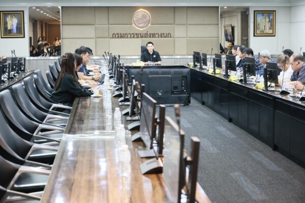 กรมการขนส่งทางบก ถกผู้ประกอบการด่วน! เพื่อยืนยันการจัดรถให้บริการประชาชนเดินทางในช่วงเทศกาลสงกรานต์ สร้างความมั่นใจให้ประชาชน มีรถให้บริการเพียงพอรับสงกรานต์