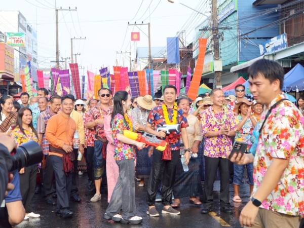 ยิ่งใหญ่! อลังการ! เทศบาลตำบลตระการพืชผล จัดเต็ม! งาน “วันไหลไทตระการ ถนนข้าวเม่า” หนึ่งเดียวในอุบล