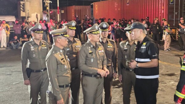 ผบ.ตร. รุดตรวจจุดเกิดเหตุ “รถไฟชนรถเมล์” มักกะสัน สั่งเข้ม 5 มาตรการด่วน-ห้ามจอดรถคร่อมรางเด็ดขาด