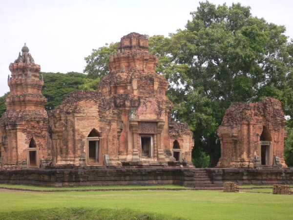เกาะแก่งอารยธรรมขอมกลางแดนอีสานใต้ “ปราสาทศีขรภูมิ” มรดกแห่งศิลปกรรมล้ำค่า คู่เมืองสุรินทร์