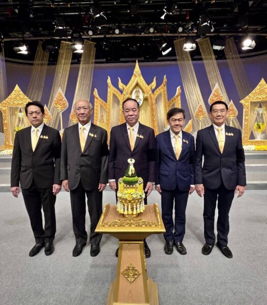 สมาคมวิเทศพาณิชย์ไทย-จีน พร้อมคณะกรรมการ เดินทางบันทึกเทปถวายพระพรพระเจ้าอยู่หัว ร. 10