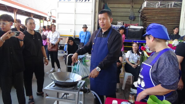 ผัดอย่างไงให้โลกจำ อ่างทองทำถึง ผัดไทย 154 กระทะ งานสมเด็จเกษไชโย หลวงพ่อโตอ่างทอง