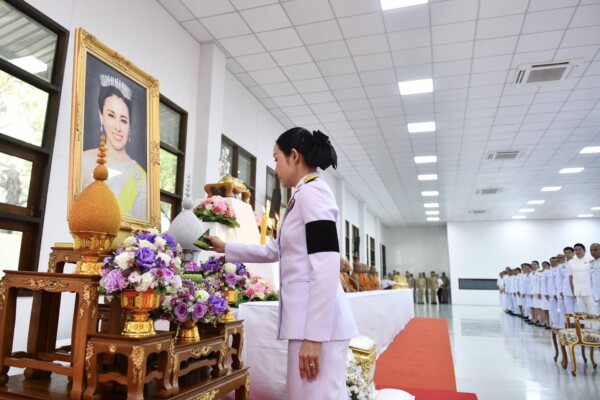 ปทุมธานี พสกนิกรทุกหมู่เหล่าร่วมพิธีถวายพระราชกุศล เนื่องในวันเฉลิมพระชนมพรรษาพระบรมราชินี