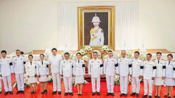 ผู้ว่าฯ ปทุมธานีนำพสกนิกรร่วมพิธีสัตตมวารถวายพระกุศลแด่เจ้าฟ้าพัชรกิติยาภา
