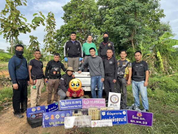 ชุดสืบเขมราฐ ผนึกหน่วยความมั่นคงข้างเคียง จับ ผตห.พร้อมยาบ้าข้ามชาติ กว่า 7 แสน เม็ด