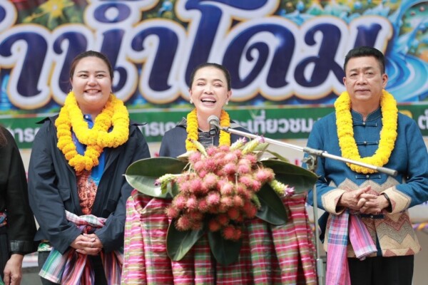 “สุขสมรวย” รมต.สำนักนายกรัฐมนตรี เปิดงาน “มหัศจรรย์ทุเรียนดีลำน้ำโดมตำบลตบหู” ประจำปี 2569 ที่อุบลฯ