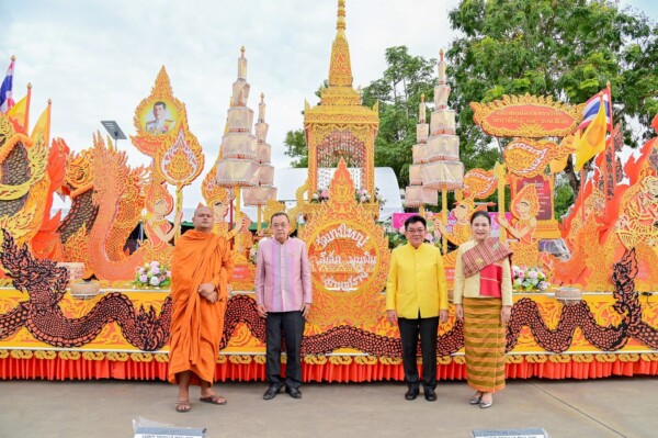 1,300 กิโลเมตรแห่งศรัทธา… จากสุราษฎร์ธานี สู่อุบลราชธานี! “เรือพนมพระ” กำลังเดินทางสู่งานแห่เทียนพรรษา 2569