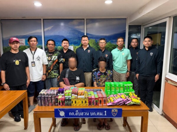 ตม.1 ขานรับนโยบายรัฐบาล บุกจับกุมร้านบุหรี่ไฟฟ้ากลางตลาดคลองถม รวบคาหนังคาเขาขณะกำลังจะจำหน่ายให้เด็กนักเรียน ยึดของกลางเกือบสามร้อยชิ้นมูลค่ากว่า 80,000 บาท