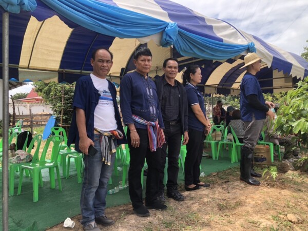 นายอำเภอโพนทองนำทัพชาวตำบลอุ่มเม่า ฟื้นฟูวิถีอีสานจัดกิจกรรม “ลงแขกดำนา” อนุรักษ์วัฒนธรรมภูมิปัญญา พร้อมนำเทคโนโลยีสมัยใหม่เสริมแกร่งเกษตรกร ลดต้นทุนการผลิตสู้ภัยเศรษฐกิจตามหลักปรัชญาเศรษฐกิจพอเพียง