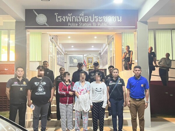 ตม.สกลนคร ตรวจเข้มร้านอาหาร สถานประกอบการ พบสาวลาวลอบทำงานไม่มีใบอนุญาต