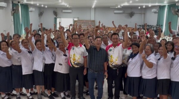 อบต.คลองตะเกราจัดโครงการสูงวัยหัวใจแกร่ง พาคุณปู่คุณย่า ย้อนวัยแต่งชุดนักเรียนทำกิจกรรมสันทนาการ