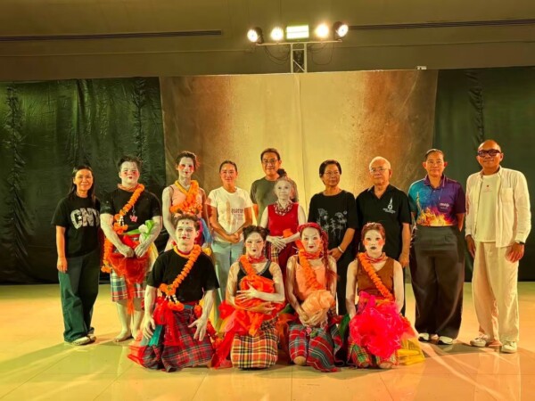 เทศบาลนครอุบลราชธานี นำพนักงานร่วมรับชมละครเวทีภายใต้โครงการสินแสดง