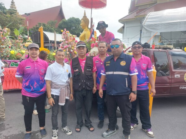 สมุทรสาครจัดงานประเพณีแห่เทียนพรรษาและทอดผ้าป่าอย่างยิ่งใหญ่ เทศบาลตำบลสวนหลวงผนึกกำลังชาวชุมชนสืบสานพระพุทธศาสนา ณ วัดหนองพะอง