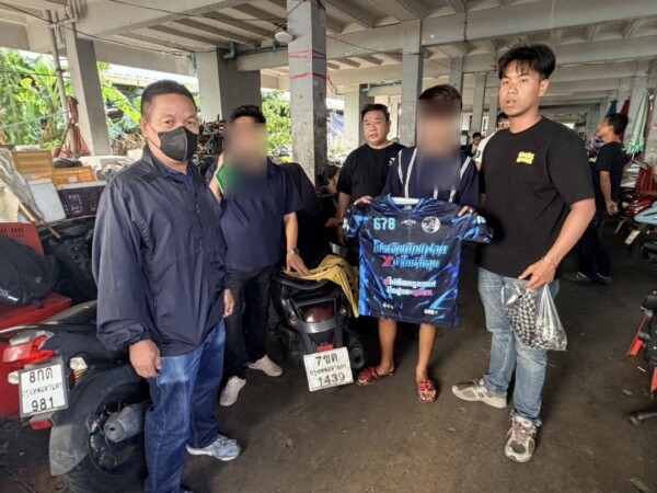 ตำรวจเชิญตัว 7 เยาวชน สอบปากคำ หลังร่วมกันก่อเหตุทำร้ายร่างกายนักท่องเที่ยวชาวญี่ปุ่น บริเวณป่ารกร้างใกล้สถานีรถไฟแอร์พอร์ตเรลลิ้งด์มักกะสัน ก่อนจะ ขี่รถจักรยานยนต์หลบหนี
