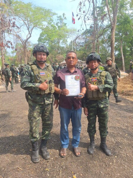 จิตอาสาและทหารผ่านศึกศรีสะเกษ รวมพลังลงพื้นที่สมรภูมิซำแต สร้างบังเกอร์แนวชายแดนไทย-กัมพูชา แสดงพลังปกป้องอธิปไตย