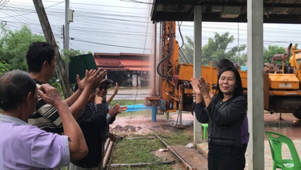 ชัยภูมิ!!!นายกนาฝายเร่งวิกฤตหนักชาวบ้านขาดน้ำประปานานกว่า 2 เดือน