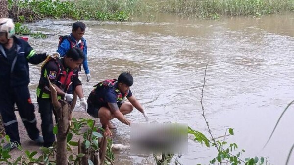 ปราจีนบุรี ตลึง!หนุ่มตกปลาพบศพลอยน้ำมา