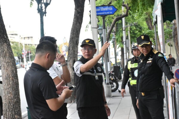 เขตพระนคร ขอความร่วมมืองดแจกอาหารในที่สาธารณะ ชวนคนไร้บ้านใช้บริการ “บ้านอิ่มใจ” กำชับห้ามทิ้งขยะ-นอนในพื้นที่สาธารณะ