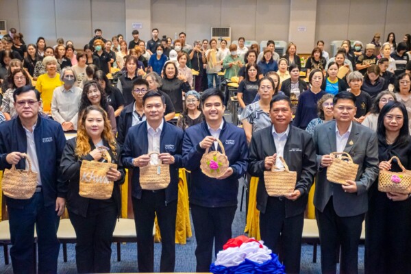 อบจ.ฉะเชิงเทรา เปิดอบรม “กระเป๋าถักรักษ์โลกจากถุงพลาสติก” สร้างอาชีพ เพิ่มรายได้ ลดขยะ สู่ชุมชนยั่งยืน