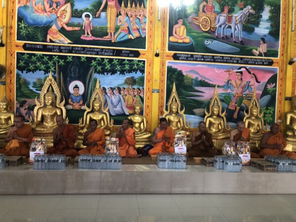 ร้อยเอ็ด วัดศรีบุญเรือง ต.อุ่มเม่า อ.โพนทอง ร่วมกันสืบสานอนุรักษ์ประเพณีถวายเทียนพรรษาในช่วงเทศกาลเข้าพรรษา และแข่งขัน“ สรภัญญ “