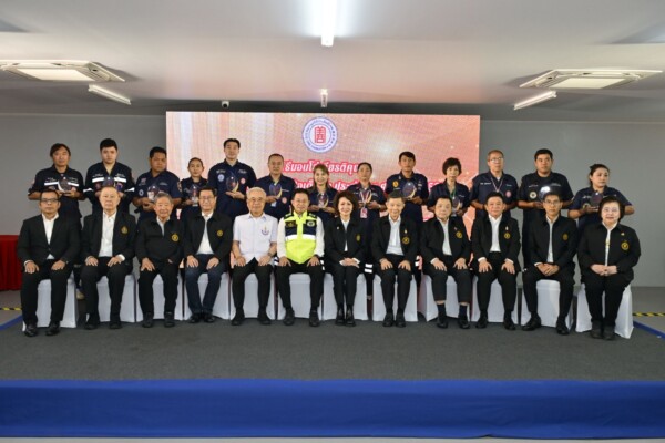 มูลนิธิป่อเต็กตึ๊ง หนุนกำลังใจ เชิดชูเกียรติจิตอาสาฯ ทำความดี ตามปณิธานมูลนิธิฯ “ช่วยชีวิต รักษาชีวิต สร้างชีวิต” มอบโล่เกียรติคุณอาสาสมัครดีเด่นประจำปี พ.ศ. 2567- 2568 ณ ห้องประชุม ชั้น 6 อาคารจอดรถมูลนิธิป่อเต็กตึ๊ง ศาลเจ้าไต้ฮงกงหยกขาวฯ เขตสาทร กรุงเทพฯ