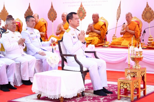 พล.ต.ต.สมชาย เขียวจักร์ ผู้ทรงคุณวุฒิสำนักงานตำรวจแห่งชาติ ร่วมพิธีทำบุญตักบาตร บำเพ็ญพระราชกุศลสตมวารพระองค์ภา